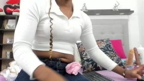 Snapshot of ebony_hot_sex1 chatting on March 9, 11:36 am linda online show from March 9, 11:36 am