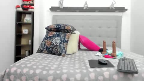 Snapshot of ebony_hot_sex1 chatting on February 19, 11:38 am linda online show from February 19, 11:38 am
