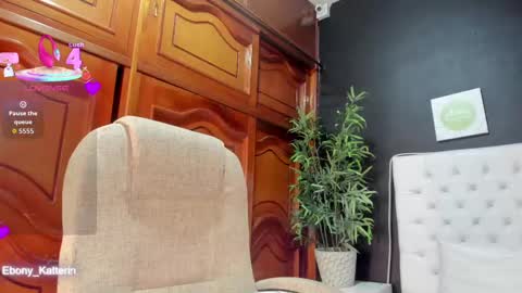 Snapshot of ebony_katterin chatting on October 4, 1:39 pm ebony_katterin online show from October 4, 1:39 pm