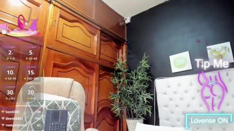 Snapshot of ebony_katterin chatting on September 18, 2:59 pm ebony_katterin online show from September 18, 2:59 pm