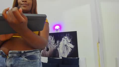 Snapshot of ebony_katterin chatting on December 23, 7:20 pm ebony_katterin online show from December 23, 7:20 pm