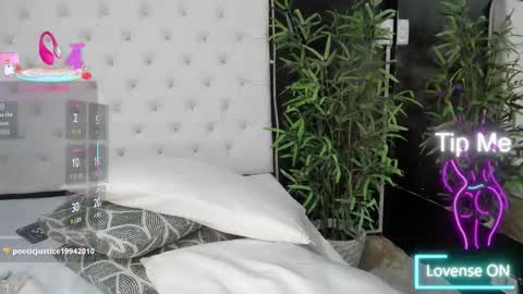 Snapshot of ebony_katterin chatting on September 17, 2:59 pm ebony_katterin online show from September 17, 2:59 pm