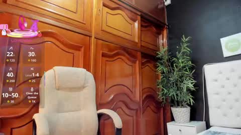 Snapshot of ebony_katterin chatting on September 23, 10:46 am ebony_katterin online show from September 23, 10:46 am
