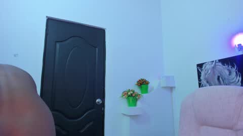 Snapshot of ebony_katterin chatting on January 31, 7:18 pm ebony_katterin online show from January 31, 7:18 pm