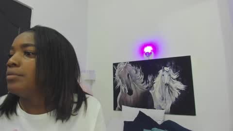 Snapshot of ebony_katterin chatting on February 20, 7:19 pm ebony_katterin online show from February 20, 7:19 pm