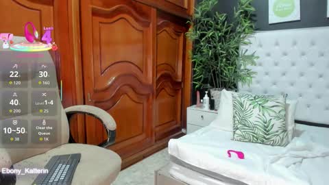 Snapshot of ebony_katterin chatting on October 11, 11:25 am ebony_katterin online show from October 11, 11:25 am