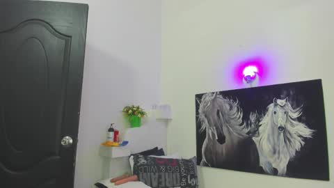 Snapshot of ebony_katterin chatting on February 15, 7:17 pm ebony_katterin online show from February 15, 7:17 pm