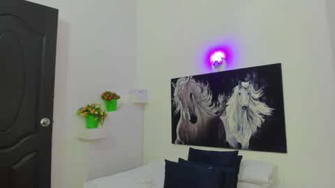 Snapshot of ebony_katterin chatting on December 28, 7:01 pm ebony_katterin online show from December 28, 7:01 pm