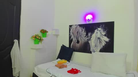 Snapshot of ebony_katterin chatting on January 4, 7:02 pm ebony_katterin online show from January 4, 7:02 pm