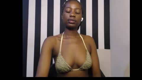 Ella online show from December 3, 10:01 pm