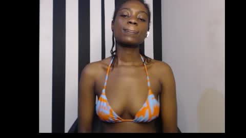 Snapshot of ebony_petitequeen chatting on October 14, 12:02 am Ella online show from October 14, 12:02 am