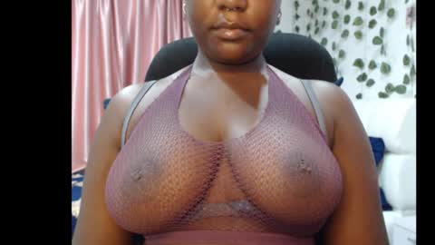 Snapshot of ebony_sexy_queen chatting on September 15, 6:32 am Racheal online show from September 15, 6:32 am