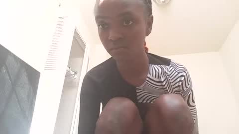 Snapshot of ebonyqueen00 chatting on October 18, 6:21 pm Bliss Thee Siren online show from October 18, 6:21 pm