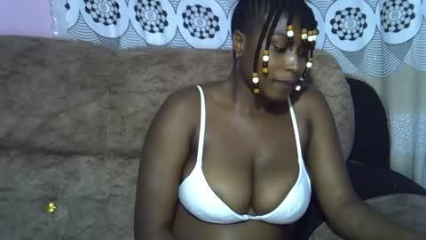 pretty online show from April 18, 7:07 pm