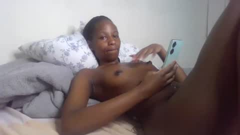Snapshot of ecstasyxoxo chatting on October 8, 9:24 am ecstasyxoxo online show from October 8, 9:24 am