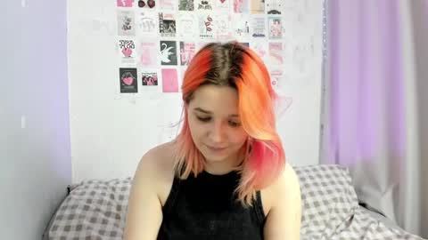 Snapshot of edna_dana chatting on December 24, 6:50 pm Edna online show from December 24, 6:50 pm