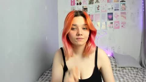 Snapshot of edna_dana chatting on December 18, 2:28 pm Edna online show from December 18, 2:28 pm