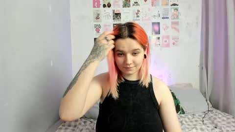 Snapshot of edna_dana chatting on December 26, 6:12 pm Edna online show from December 26, 6:12 pm