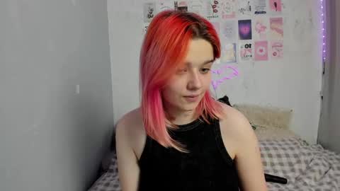 Snapshot of edna_dana chatting on December 4, 7:12 pm Edna online show from December 4, 7:12 pm