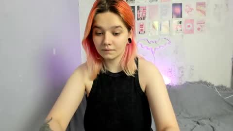 Snapshot of edna_dana chatting on December 28, 6:40 pm Edna online show from December 28, 6:40 pm