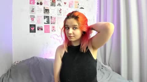 Snapshot of edna_dana chatting on December 8, 5:01 pm Edna online show from December 8, 5:01 pm