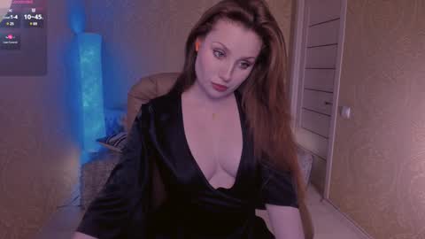 Snapshot of eesmaaarr chatting on February 8, 11:13 pm eesmaaarr online show from February 8, 11:13 pm
