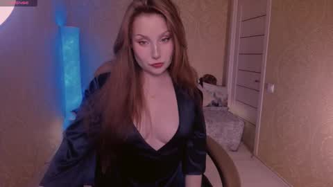 Snapshot of eesmaaarr chatting on February 9, 10:32 pm eesmaaarr online show from February 9, 10:32 pm