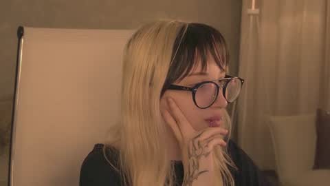 EVA NON NUDE online show from June 25, 3:35 pm