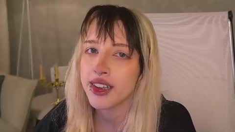 EVA NON NUDE online show from June 12, 5:10 pm