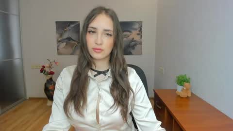 Effy Royse online show from June 7, 7:04 am