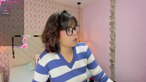 Snapshot of effystonnem chatting on December 10, 7:32 pm E F F Y online show from December 10, 7:32 pm