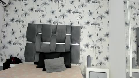 Snapshot of ehotloveaxxx chatting on February 25, 2:15 pm Valery online show from February 25, 2:15 pm