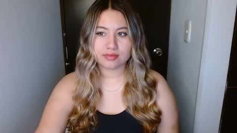 EIMY   MODEL INDEPENDENT online show from April 22, 6:10 am