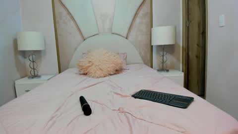 eimy_grey4u online show from January 14, 3:22 am