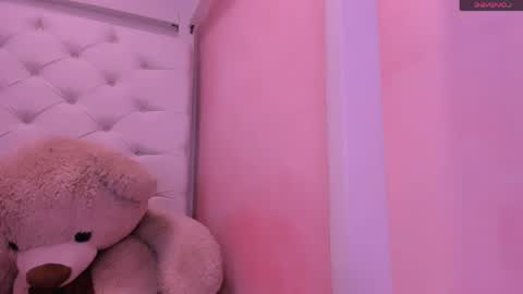 eimy online show from April 25, 1:41 pm