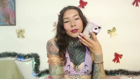 Snapshot of eimytatto_ chatting on December 27, 1:50 pm Carla online show from December 27, 1:50 pm