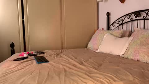 Snapshot of einneuesleben89 chatting on February 23, 4:44 am Elena online show from February 23, 4:44 am