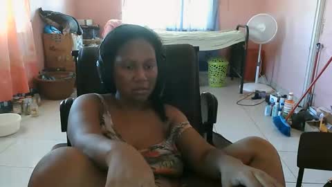 Snapshot of eirondra_valeen chatting on October 19, 1:24 pm Eirondra Valeen online show from October 19, 1:24 pm
