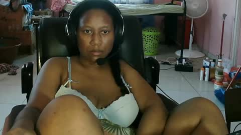 Eirondra Valeen online show from April 25, 5:43 pm