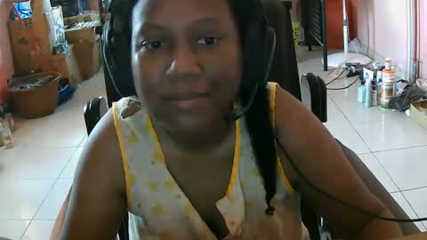 Snapshot of eirondra_valeen chatting on October 8, 1:59 pm Eirondra Valeen online show from October 8, 1:59 pm