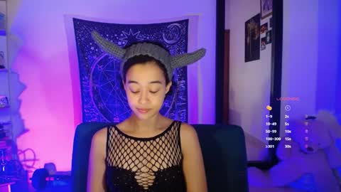 Ela  Help me reach 100 thumbs up online show from April 22, 2:52 am