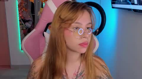 Snapshot of ela_garu_ chatting on October 21, 3:43 am Ela online show from October 21, 3:43 am