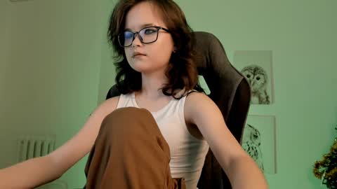 Snapshot of elainebeness chatting on December 19, 5:40 pm Your sweet girl online show from December 19, 5:40 pm