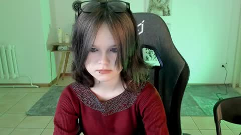 Snapshot of elainebeness chatting on December 4, 5:27 am Your sweet girl online show from December 4, 5:27 am