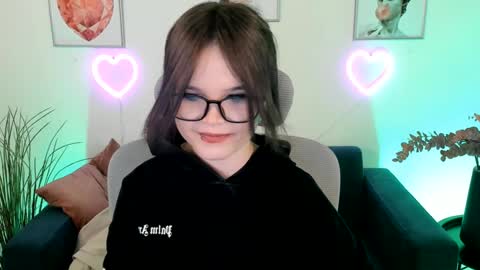 Snapshot of elainebeness chatting on December 7, 4:47 pm Your sweet girl online show from December 7, 4:47 pm