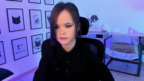 Snapshot of elainebeness chatting on February 5, 11:28 pm Your sweet girl online show from February 5, 11:28 pm