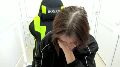 Evie online show from April 16, 6:46 am