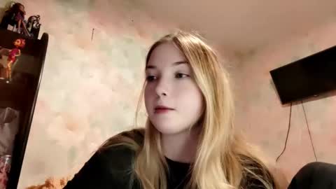 MIa online show from April 24, 1:03 pm