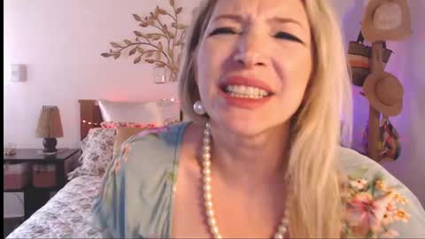 Snapshot of elegancia_ chatting on September 28, 8:03 pm Elegancia online show from September 28, 8:03 pm