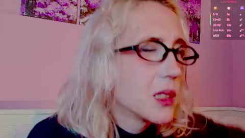 Elen  online show from July 19, 6:59 am